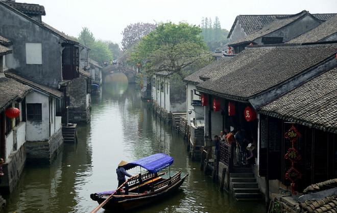 每天早晨闹铃一响，女朋友为什么抱在我怀里腻腻歪歪的不想起床？游戏画面